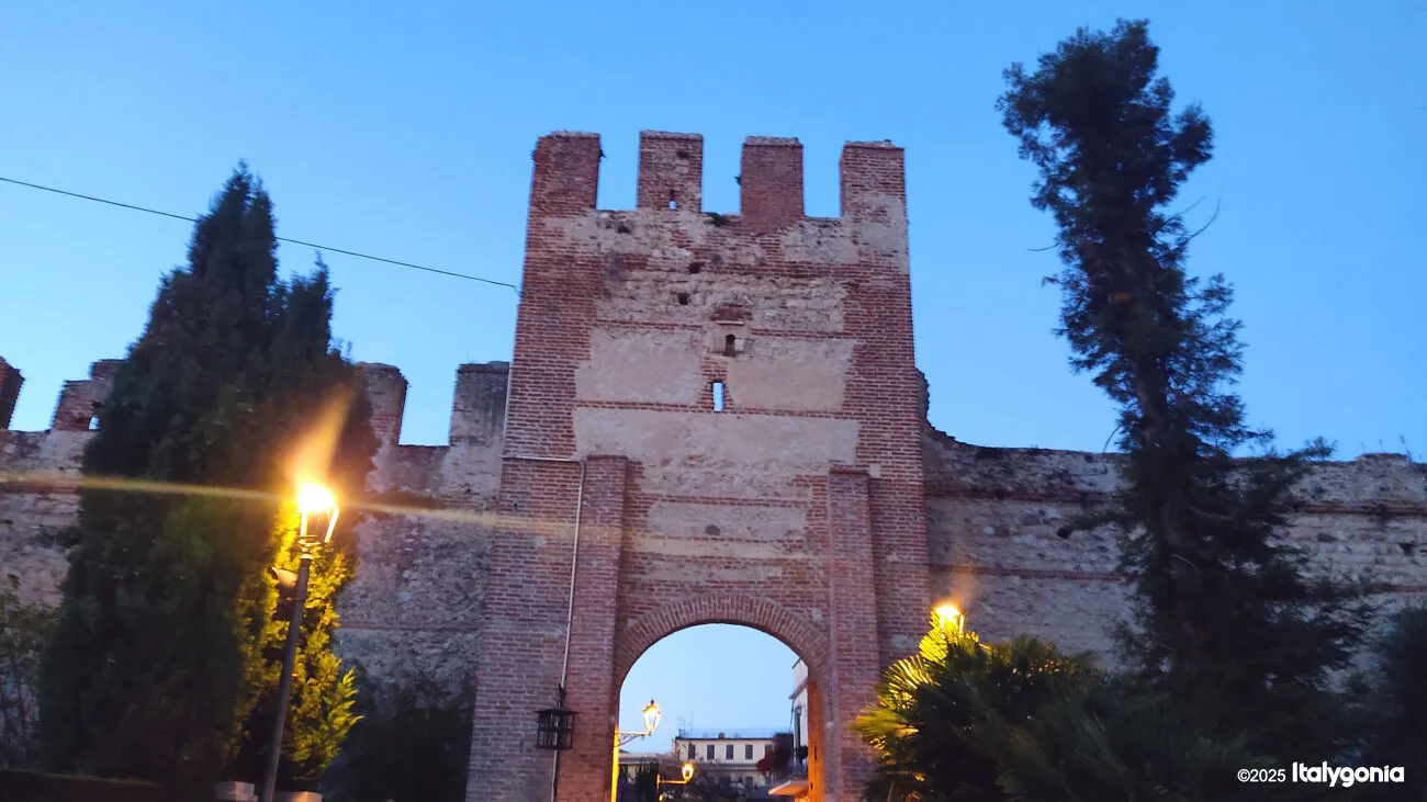 Lazise Private Tour: History, Castle Views & Lake Garda