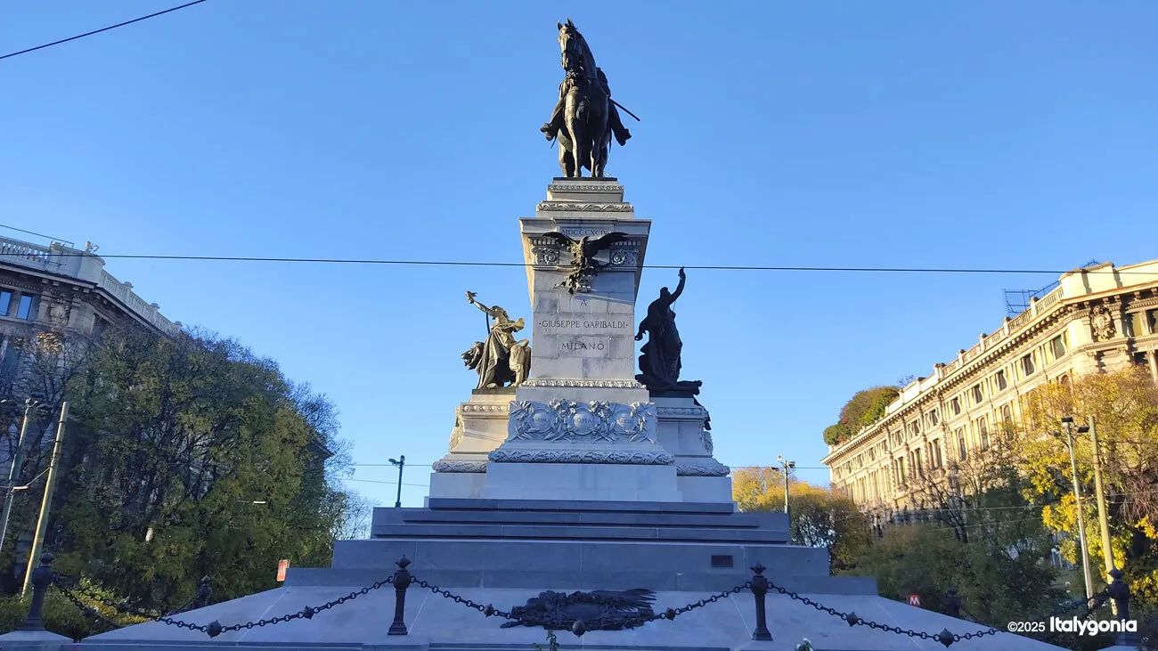 Milan Private Tour: Walking Tour of Icons & Hidden Gems