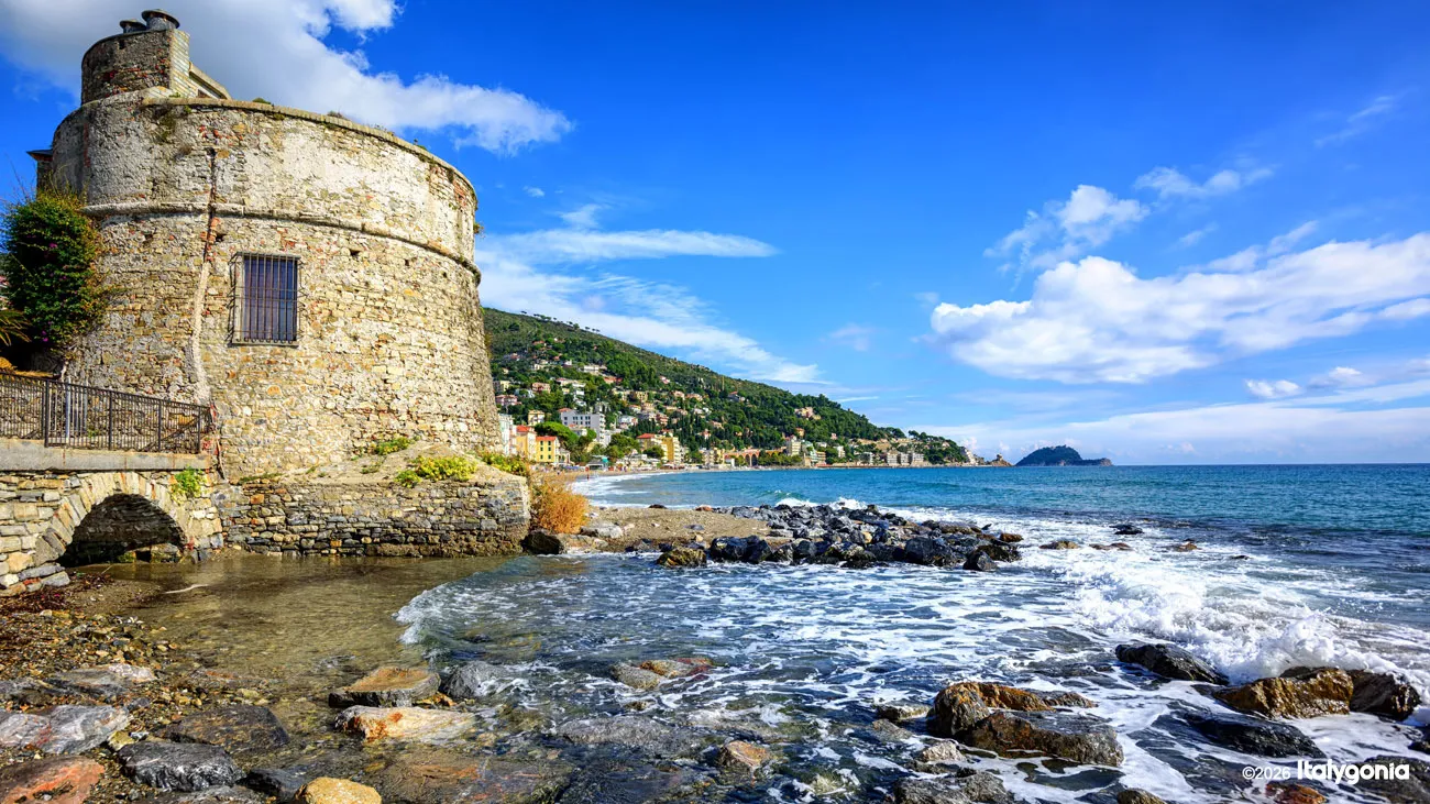 Alassio Private Tour: Lovers’ Wall, Old Town & Riviera