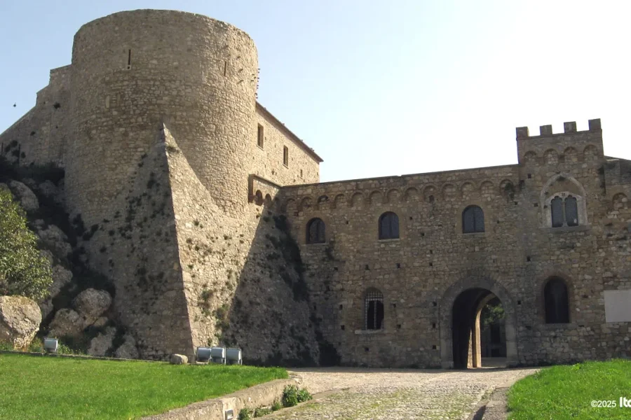 Bovino Private Tour: Historic Center, Churches & Castle