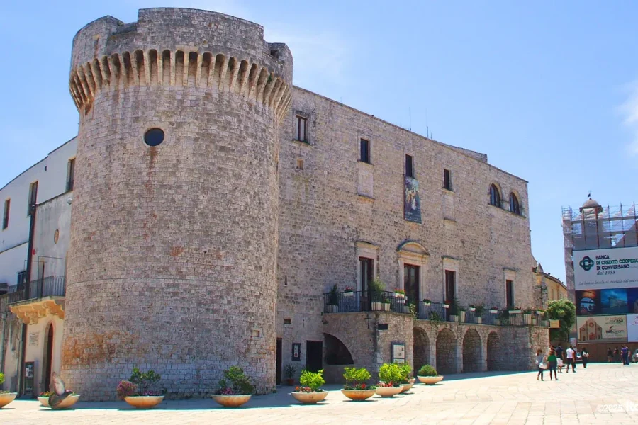 Conversano Private Tour: Historic Center, Monastery & Cathedral