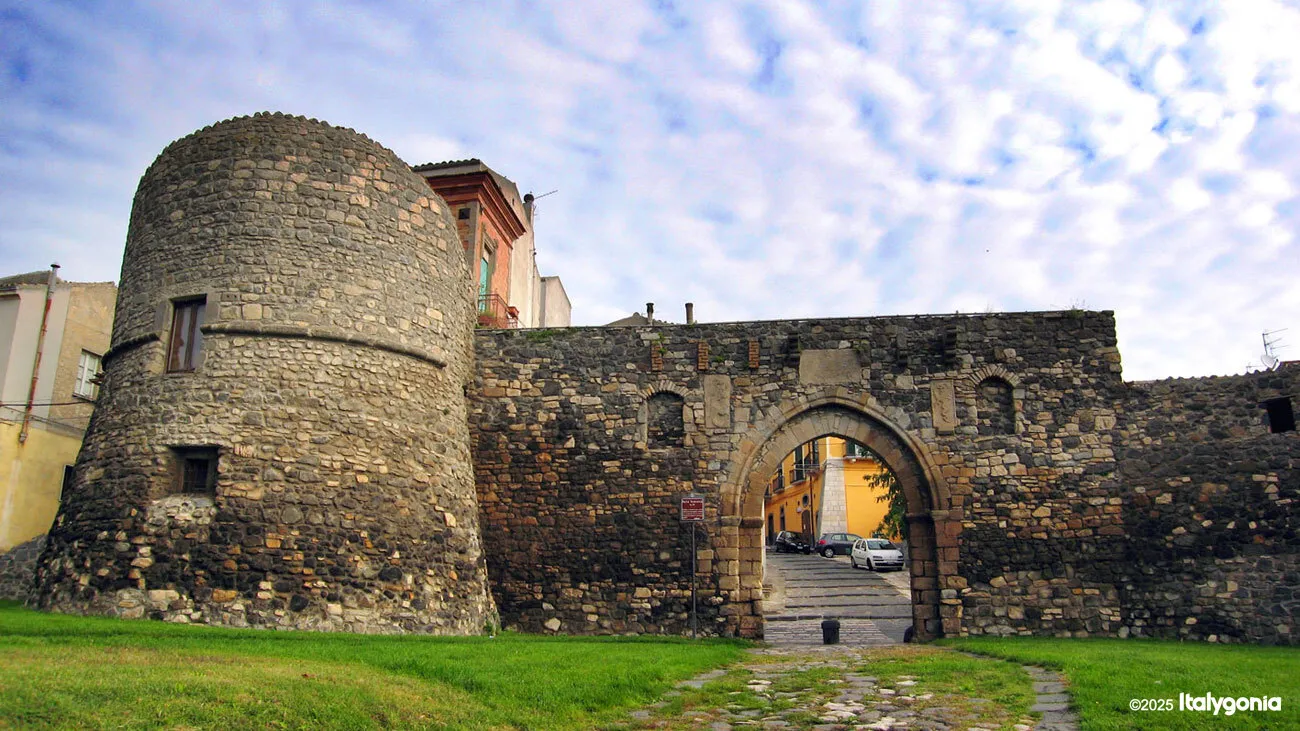 Melfi Private Tour: Medieval Castle & Norman Heritage Walk