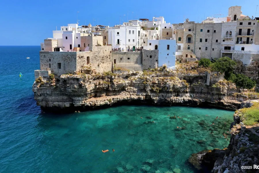 Polignano a Mare Private Tour: Old Town, Cliffs & Sea