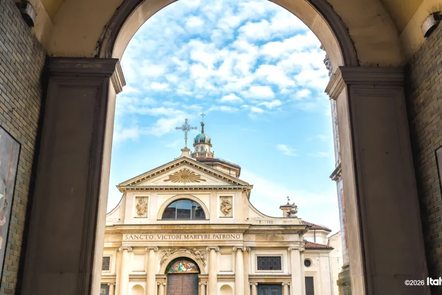 Varese Private Tour: Medieval Center & Estensi Gardens