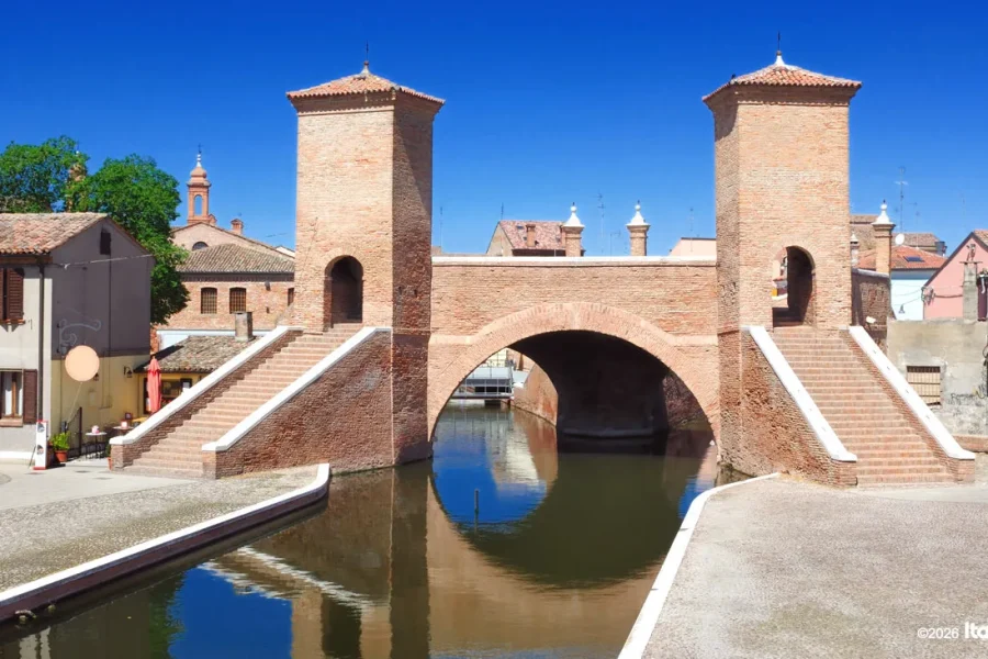 Comacchio Private Tour: Historic Bridges, Canals & Landmarks