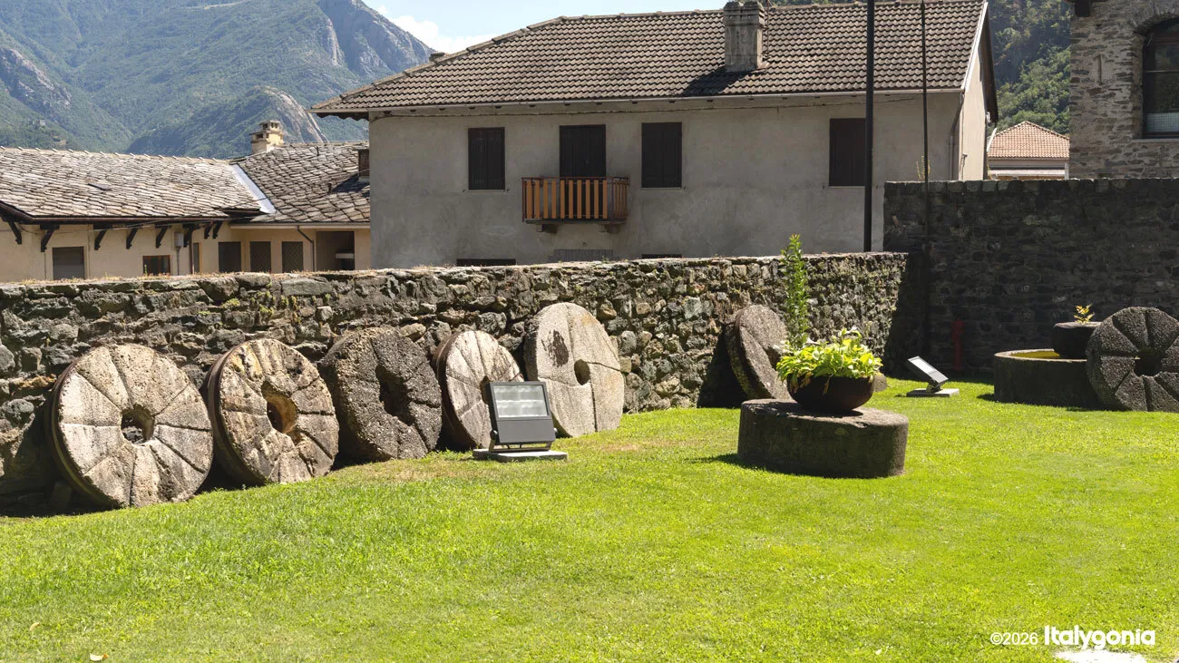 Issogne Private Tour: Renaissance Castle and Art Discovery